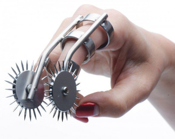 Насадка на палец с игольчатыми колёсиками Spikes Double Finger Pinwheel Насадка на палец с игольчатыми колёсиками Spikes Double Finger Pinwheel