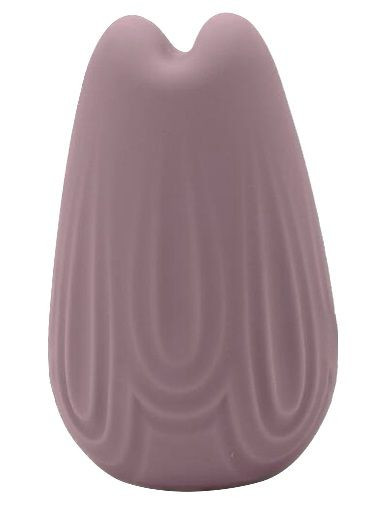 Сиреневый перезаряжаемый вибратор Vase - 7,4 см. Сиреневый перезаряжаемый вибратор Vase - 7,4 см.