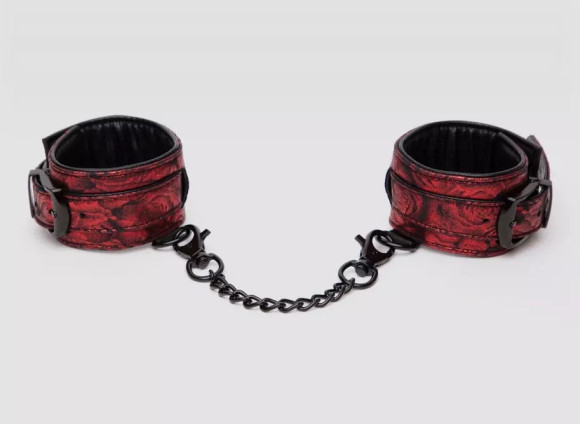 Красно-черные наручники Reversible Faux Leather Wrist Cuffs Красно-черные наручники Reversible Faux Leather Wrist Cuffs